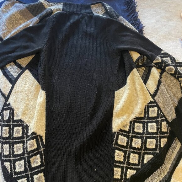 Vince Blanket Sweather - Picture 4 of 4